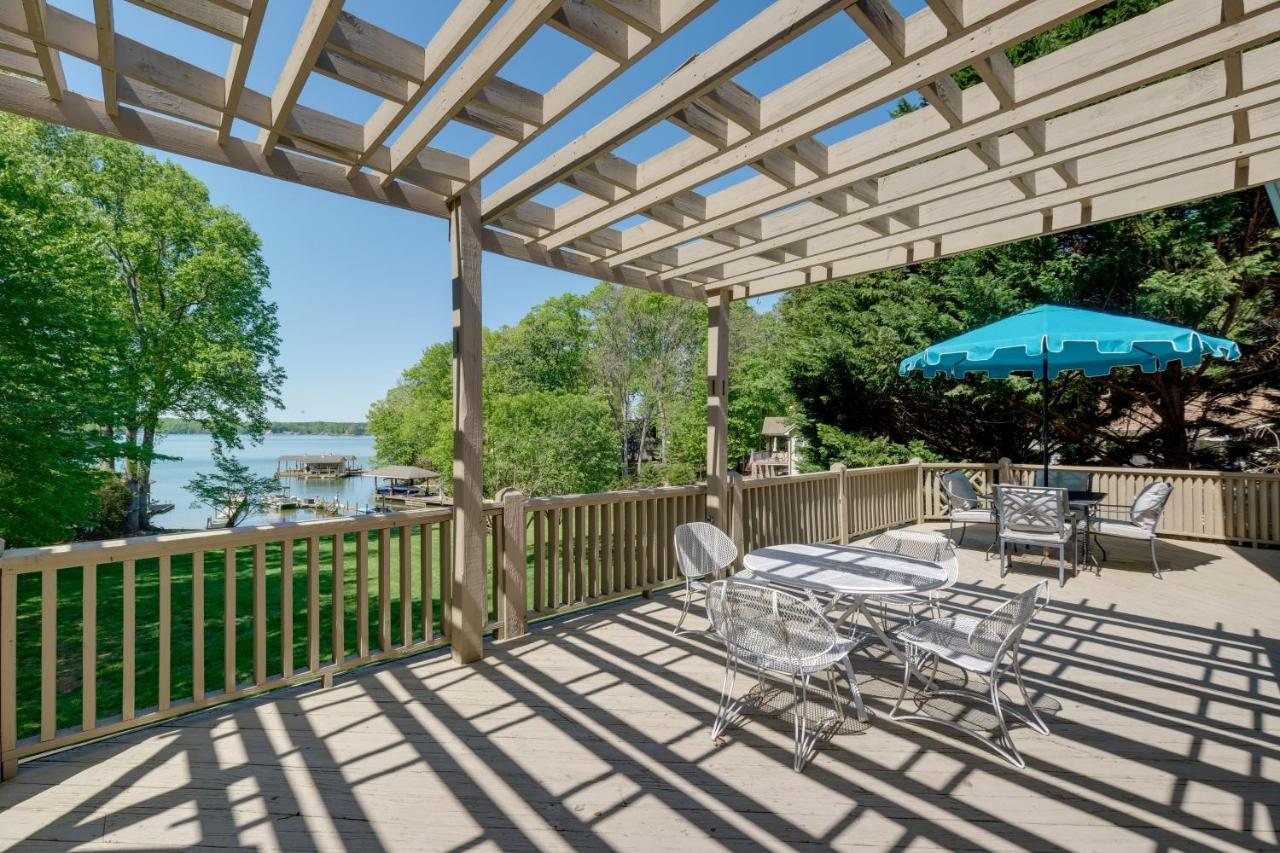 Scenic Smith Mountain Lake Getaway With Deck And Dock! Villa Huddleston Exterior photo